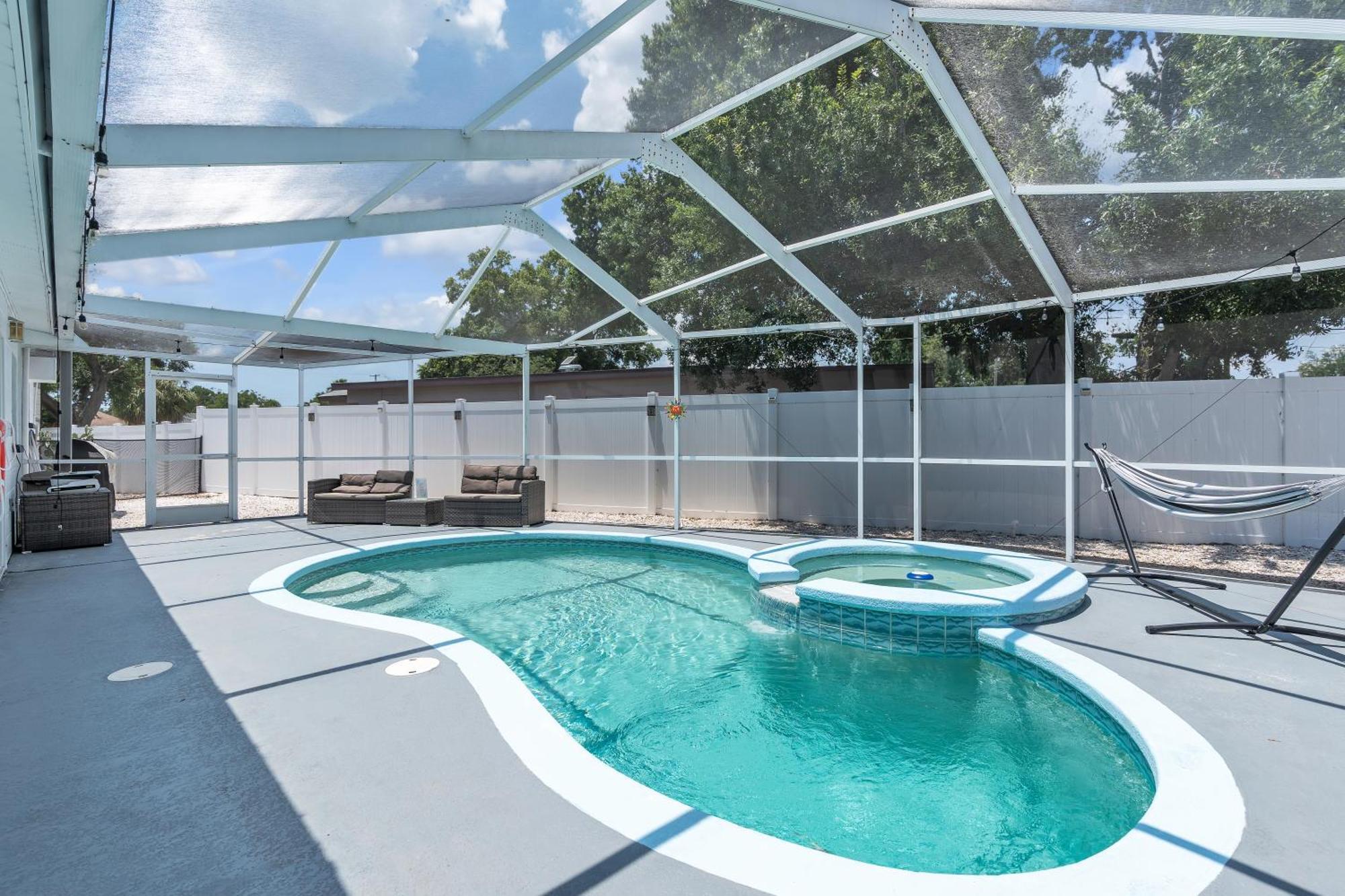 Stunning Modern Home In Tampa With Pool - Just 5 Minutes From Airport! Extérieur photo